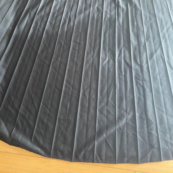 ASOS DESIGN Black Pleated Maxi Skirt - Picture 6 of 13